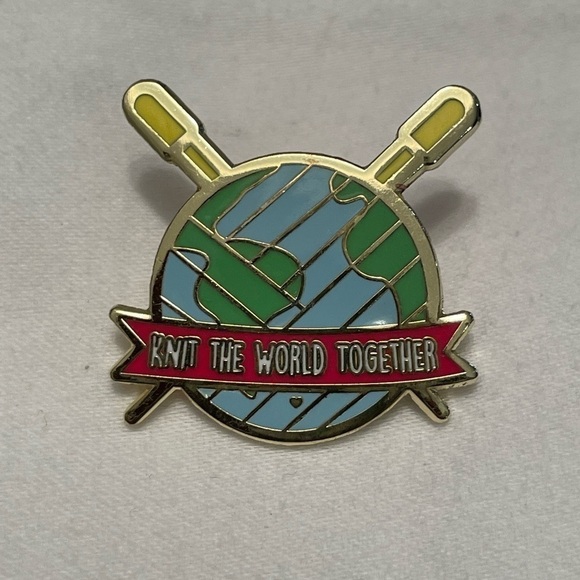 PIN. NWOT. Knit the World Together. Not used. Metal and enamel - Picture 1 of 4